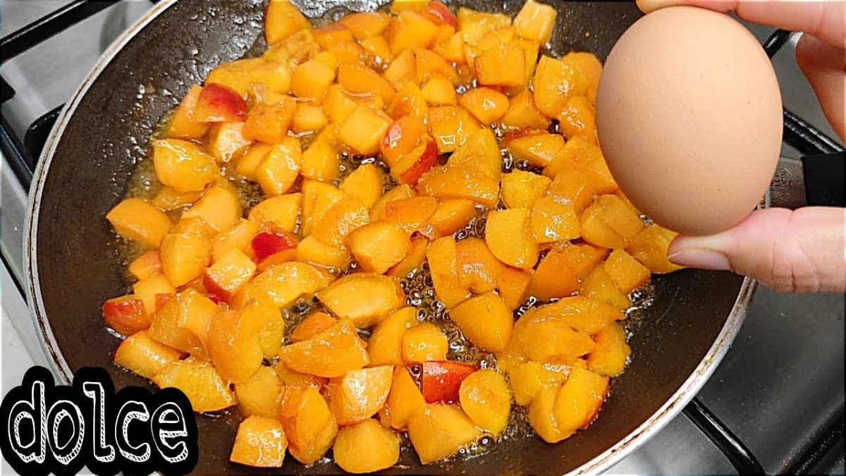 Torta di albicocche in padella: questa ricetta ha fatto impazzire tutti!