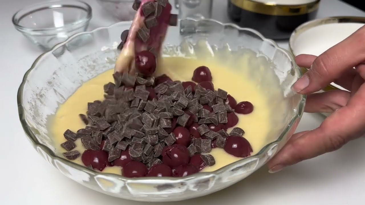 Torta di ciliegie: aggiungici la cioccolata, è una ricetta golosissima!