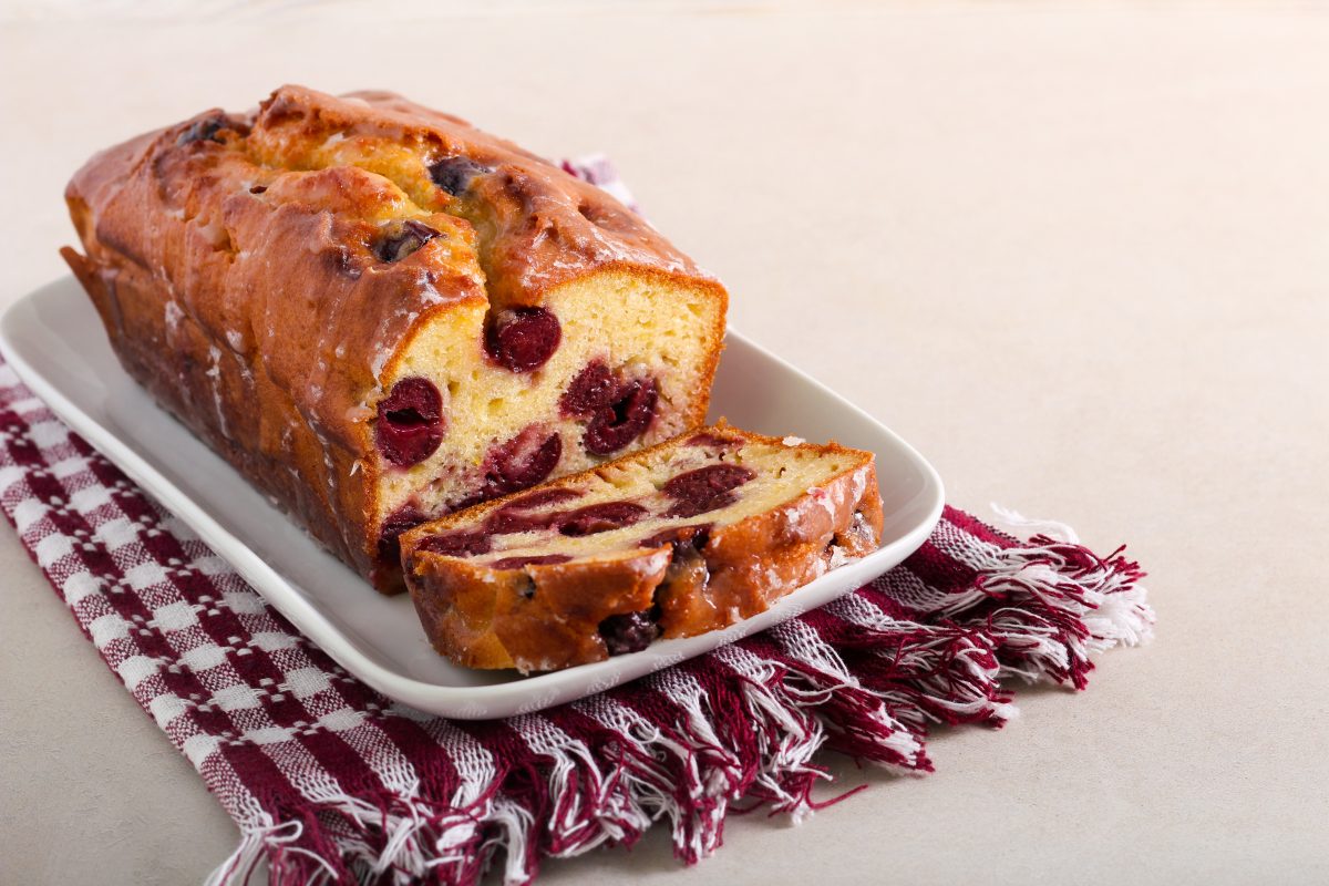 Plumcake alle Ciliegie: leggero e soffice