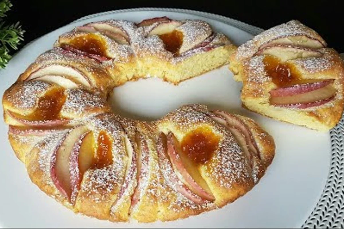 Ciambellone con mele e marmellata: Soffice e Goloso, Facile da Preparare