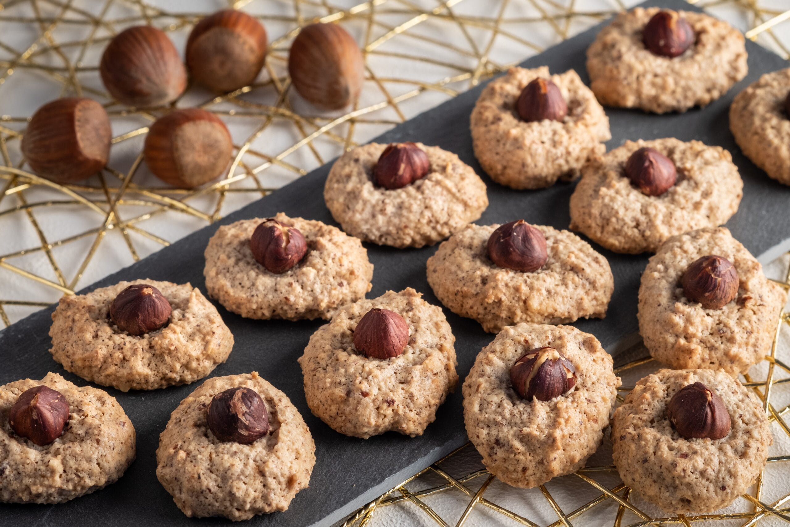 Biscotti solo mele e nocciole senza niente: deliziosi e perfetti per tutti