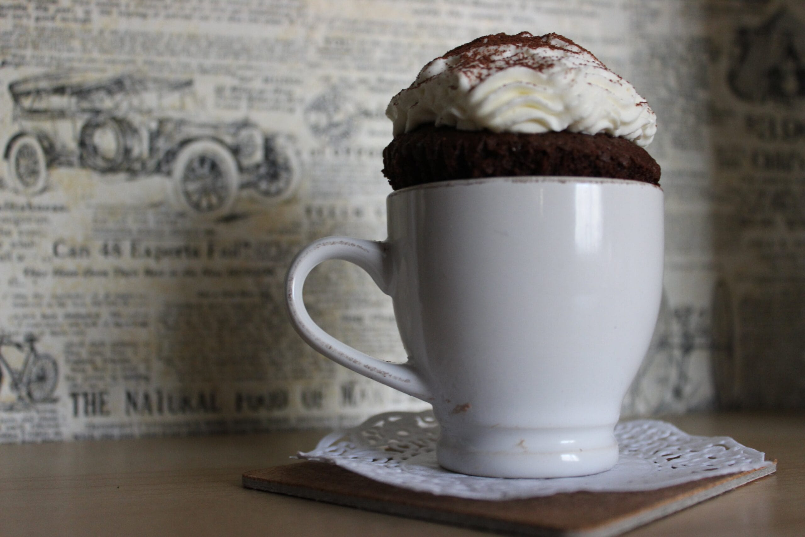 La torta in tazza, veloce e senza bilancia