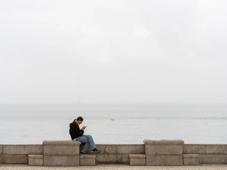Immagine editoriale per Prima di dire «ci penso io»: quando un piccolo favore diventa un impegno senza fine