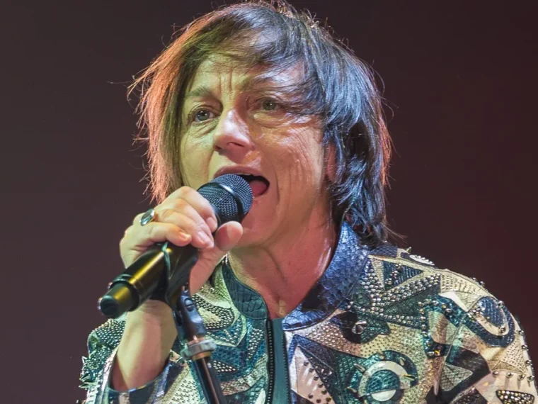 Immagine editoriale per Gianna Nannini e le critiche sulla maternità: quando il giudizio degli altri non decide chi sei