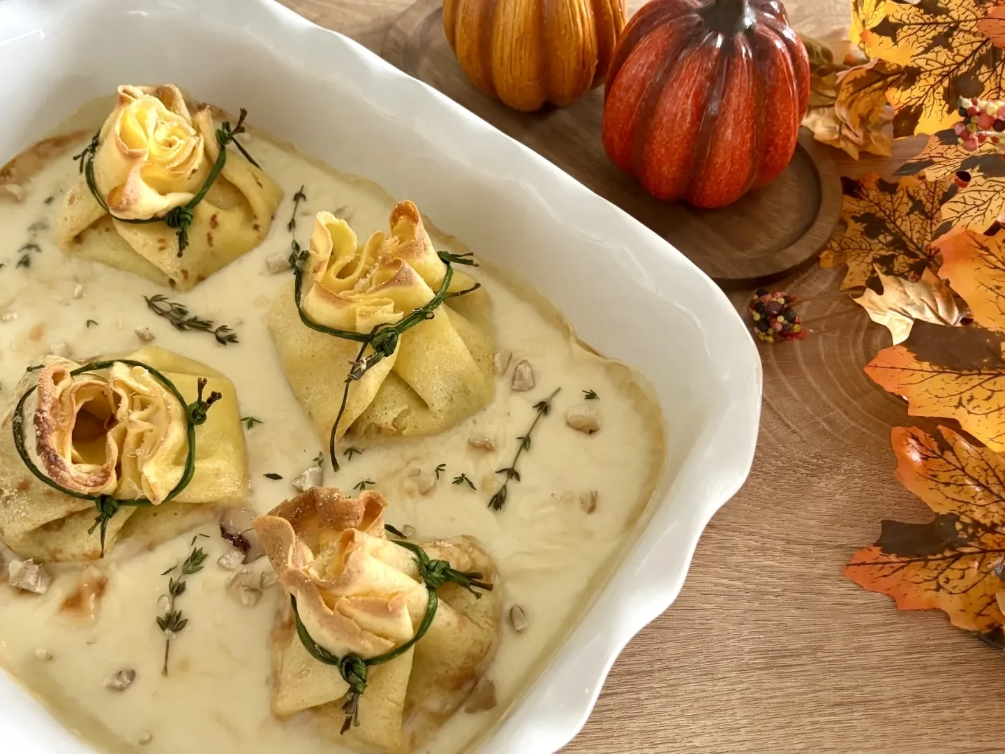 Immagine editoriale per Fagottini di crêpes alle castagne, funghi porcini e taleggio