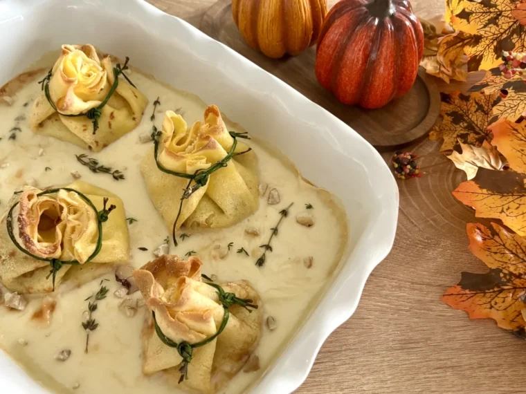 Immagine editoriale per Fagottini di crêpes alle castagne, funghi porcini e taleggio